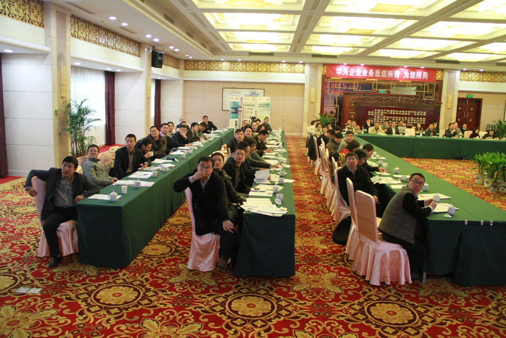 参会会员认真听取主任委员学会副理事长宁波海关技术处高工王安人对2012年网络专委会工作的精彩介绍